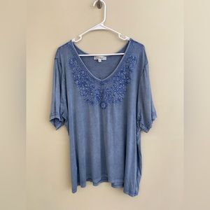 EUC Short Sleeve Denim Colored Jersey Knit Top with Embroidery size 3x